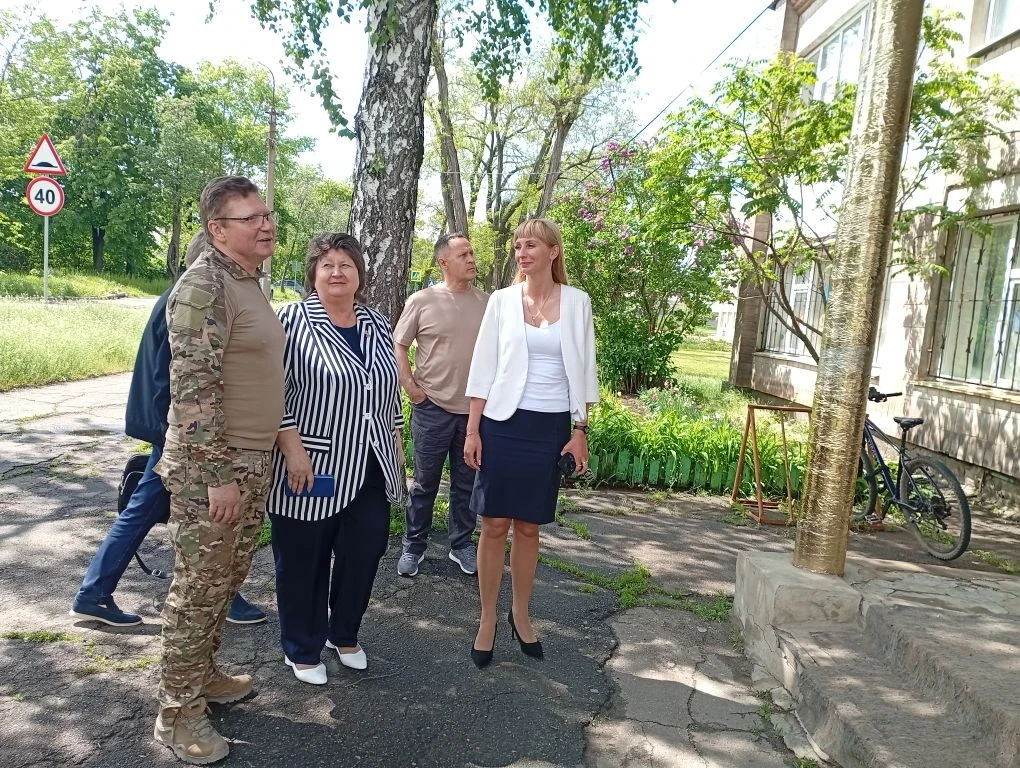 С министром культуры Челябинской области Алексеем Бетехтиным и членами делегации региона-шефа посетили главный центр культуры Ясиноватой – Ясиноватский городской музей, место, где хранится история и память нашего округа