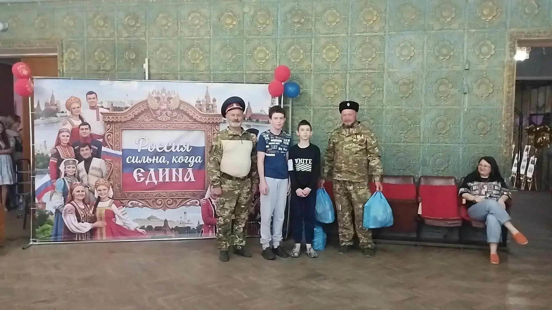 Ветераны прокуратуры Забайкалья собрали средства на подарки детям участников СВО в ДНР Ветераны прокуратуры Забайкалья собрали средства на подарки детям участников СВО в ДНР