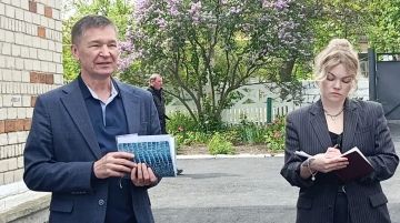 Заместитель главы Администрации Старобешевского муниципального округа Сергей Осадчий провел встречу с трудовым коллективом Придорожнеской школы для обсуждения актуальных проблем и ответов на вопросы