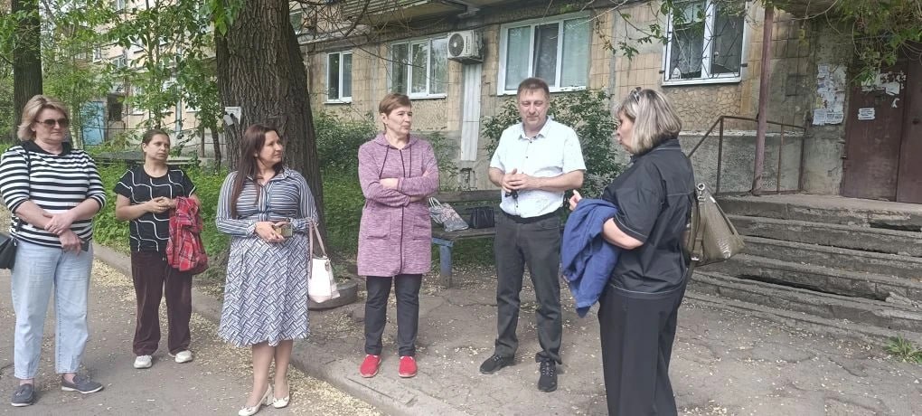 Михаил Меренков: Сегодня заместитель руководителя Управы Буденновского внутригородского района Олег Ефремов, совместно с депутатом Донецкого городского совета Владимиром Кириченко, с участием представителей участка № 7... Михаил Меренков: Сегодня заместитель руководителя Управы Буденновского внутригородского района Олег Ефремов, совместно с депутатом Донецкого городского совета Владимиром Кириченко, с участием представителей участка № 7...