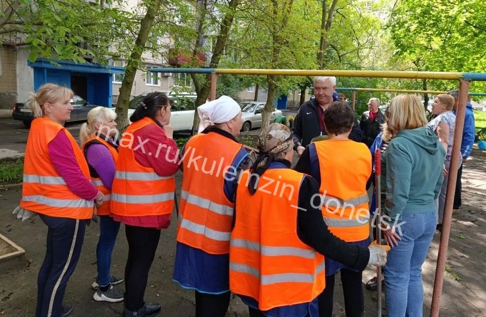 Сегодня в Петровском районе состоялась рабочая встреча заместителя главы администрации с сотрудниками Петровского участка №1 Единого регионального фонда по управлению МКД по ДНР Сегодня в Петровском районе состоялась рабочая встреча заместителя главы администрации с сотрудниками Петровского участка №1 Единого регионального фонда по управлению МКД по ДНР