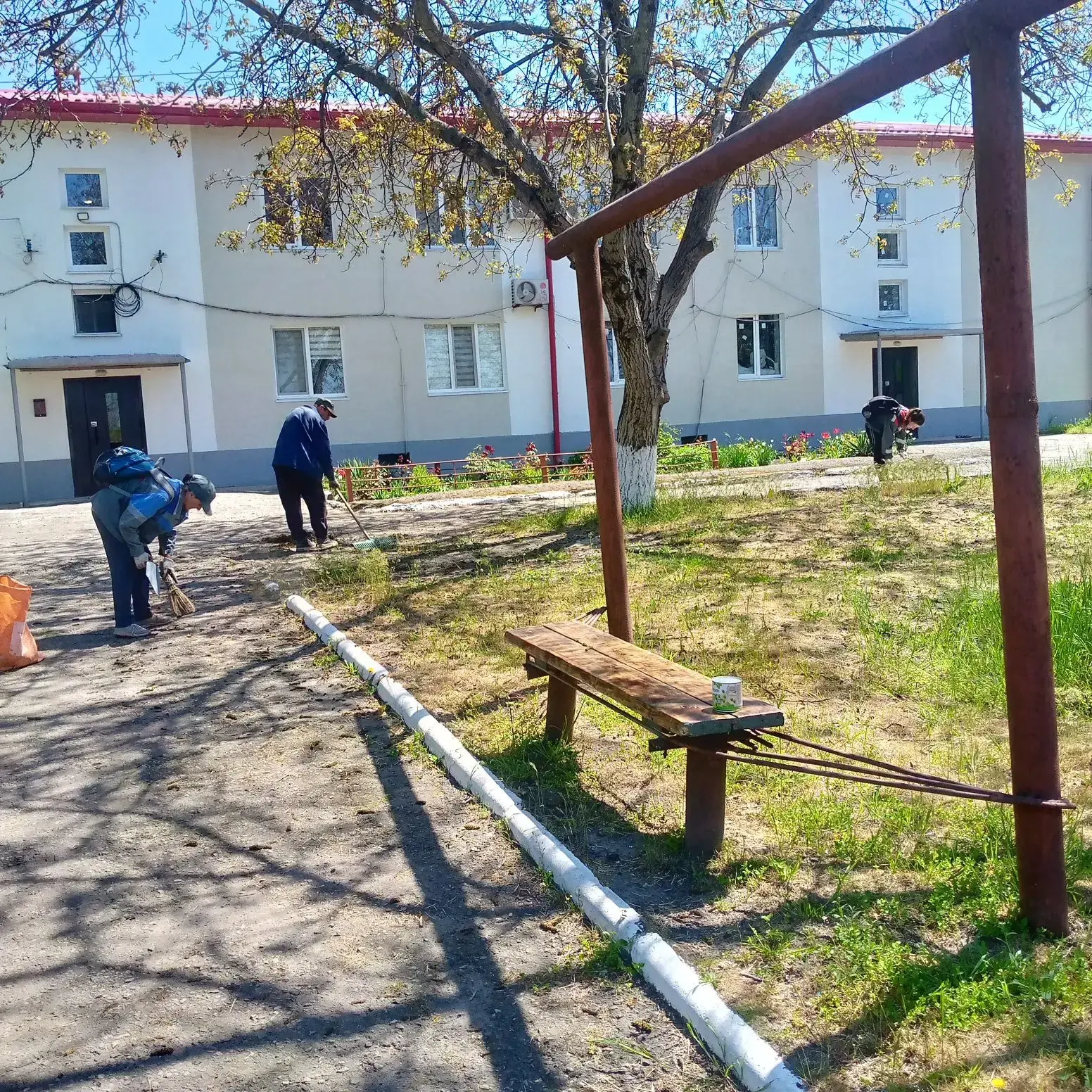 В Мариуполе продолжается благоустройство придомовых территорий В Мариуполе продолжается благоустройство придомовых территорий