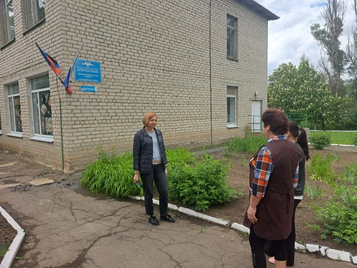 Заведующий Петровским территориальным сектором Матвеева Ирина провела встречу в трудовом коллективе ГКДОУ "Петровский детский сад "Радуга"