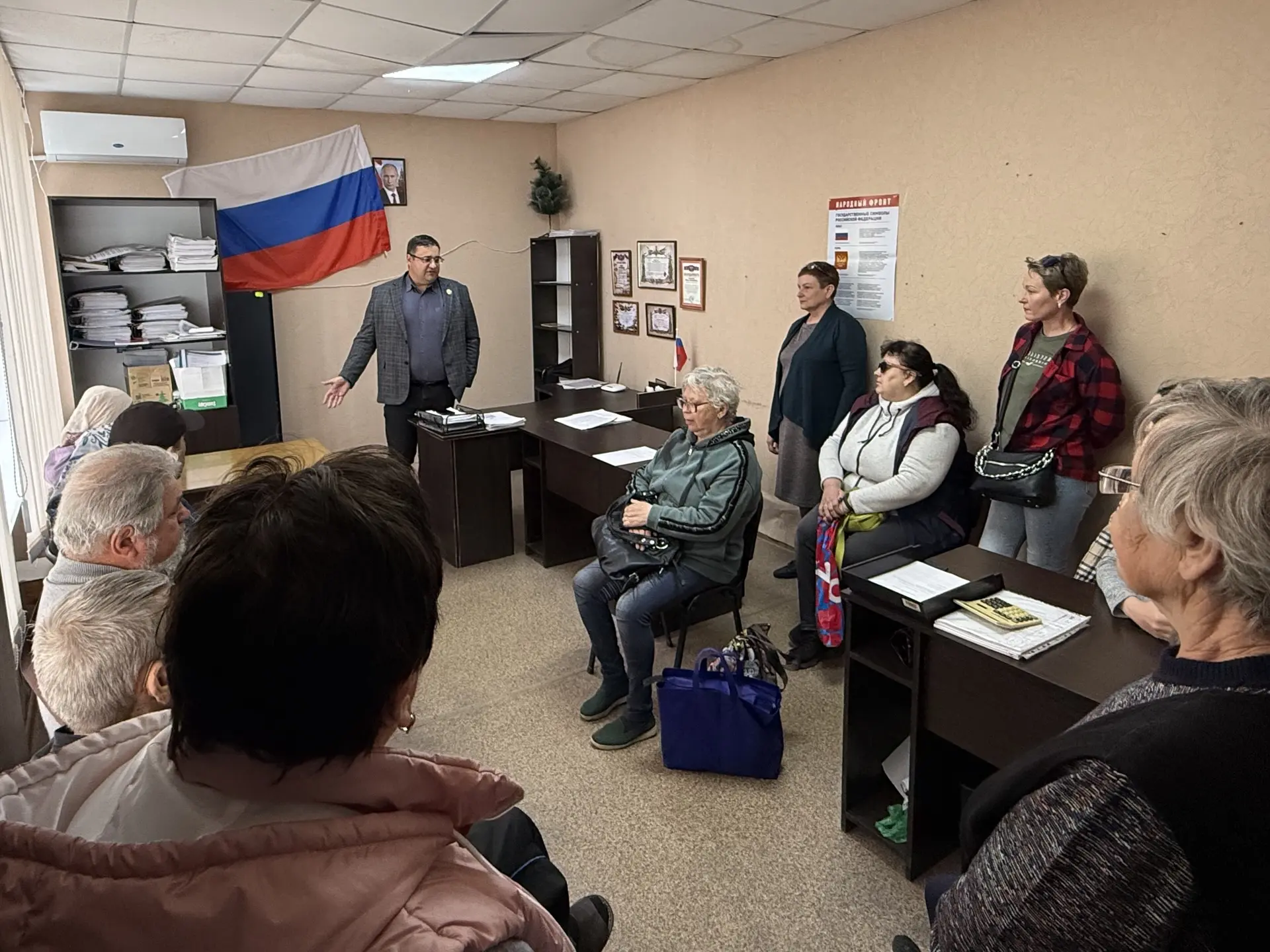 Первый заместитель Главы Администрации, Владимир Топузов, провел встречу с жителями села Ильичевское Первый заместитель Главы Администрации, Владимир Топузов, провел встречу с жителями села Ильичевское