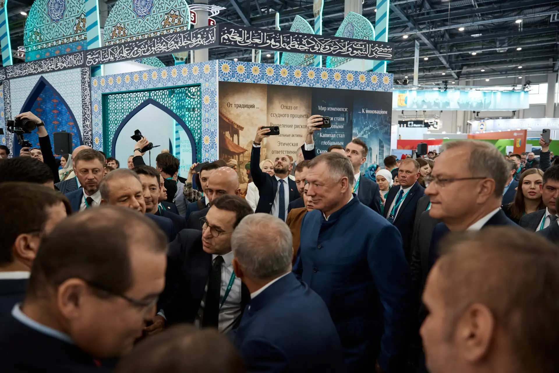 Марат Хуснуллин принимает участие в работе XVII Международного экономического форума «Россия – Исламский мир: KazanForum» Марат Хуснуллин принимает участие в работе XVII Международного экономического форума «Россия – Исламский мир: KazanForum»