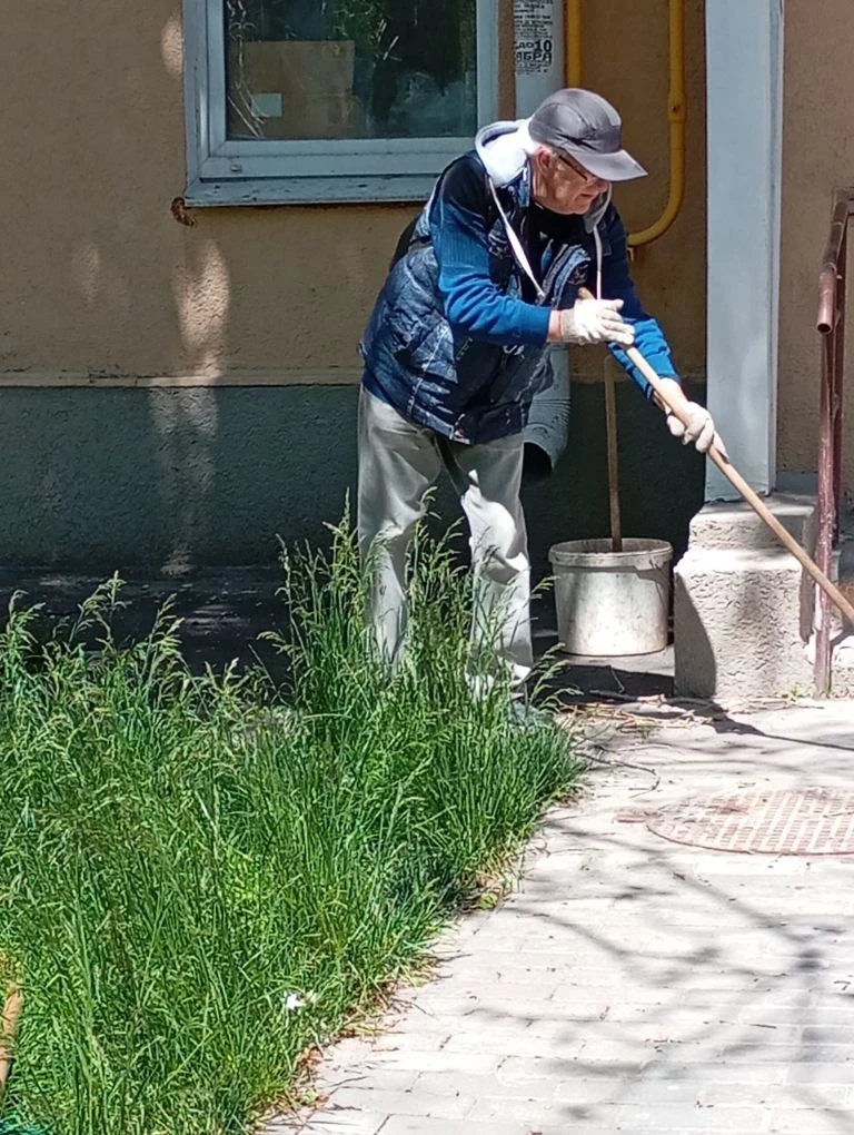 В Мариуполе продолжается благоустройство придомовых территорий В Мариуполе продолжается благоустройство придомовых территорий