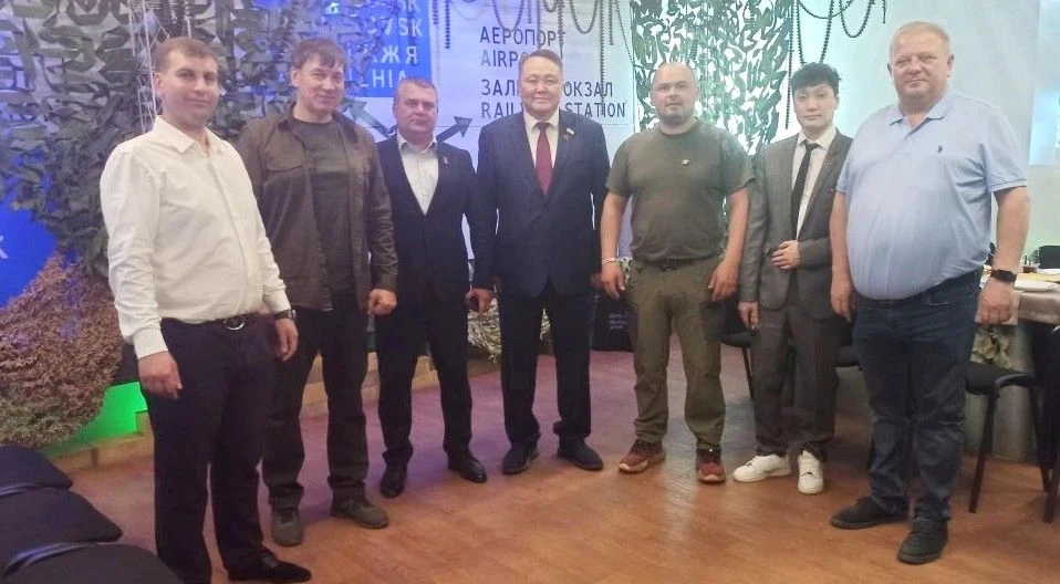 По приглашению Донецкого городского совета наш город с рабочим визитом посетили коллеги по законодательной работе из Якутска — председатель Якутской городской Думы Альберт Семенов и сопровождающее лицо Алексей Гаврильев По приглашению Донецкого городского совета наш город с рабочим визитом посетили коллеги по законодательной работе из Якутска — председатель Якутской городской Думы Альберт Семенов и сопровождающее лицо Алексей Гаврильев