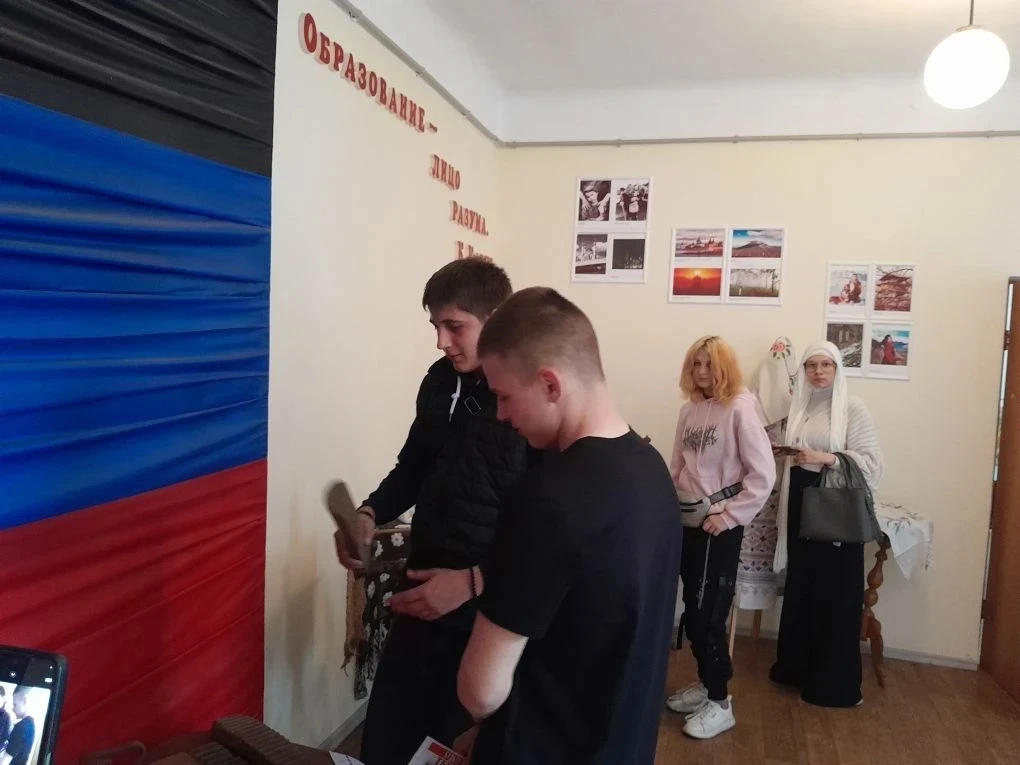 14 мая Дебальцевский городской музей посетили студенты ГБПОУ «Дебальцевский многопрофильный техникум» 14 мая Дебальцевский городской музей посетили студенты ГБПОУ «Дебальцевский многопрофильный техникум»