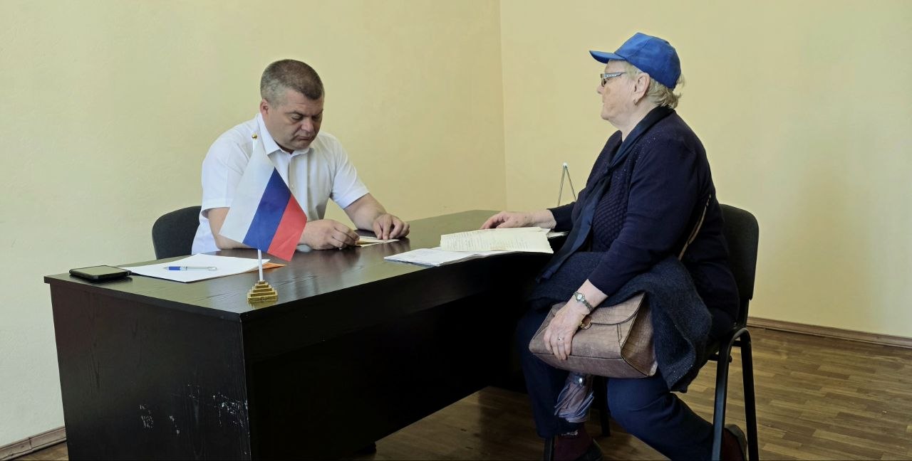 Юрий Атаманов: Провел личный прием граждан в Донецком городском совете