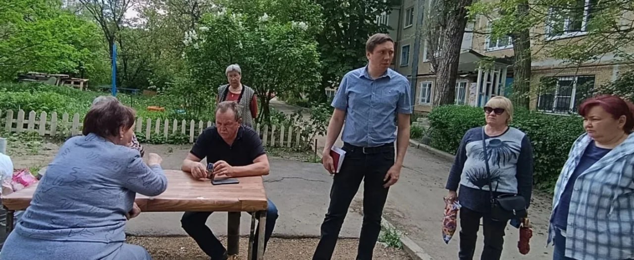 Михаил Меренков: Сегодня заместитель руководителя Управы Буденновского внутригородского района Олег Ефремов, совместно с депутатом Донецкого городского совета Владимиром Кириченко, с участием представителей участка № 7...