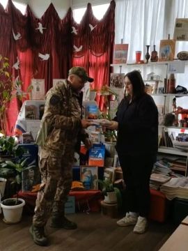 13 мая в Ясиноватской городской библиотеке состоялся телемост с библиотекой имени Зои Космодемьянской (г. Армавир). В рамках дружеского сотрудничества коллеги подготовили для нашей библиотеки подарок — альманах «Юные герои»...
