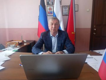 Провёл традиционную прямую линию с населением округа