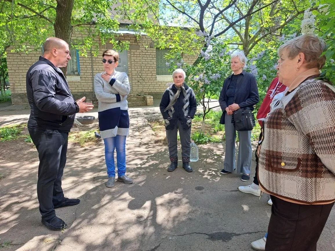 Сегодня, 15.05.2026, заместитель главы администрации городского округа Дебальцево Валерий Иванович Бессараб провел встречу с населением в городе Светлодарск Сегодня, 15.05.2026, заместитель главы администрации городского округа Дебальцево Валерий Иванович Бессараб провел встречу с населением в городе Светлодарск