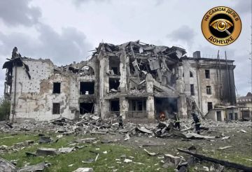 ДК Шахтёрска сейчас… Разрушения культурного объекта колоссальные…