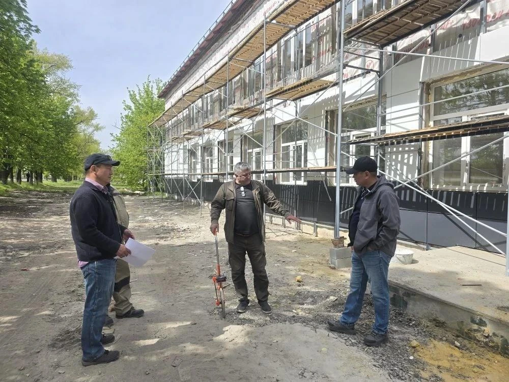 Якутия обустроит спортивные площадки во дворе школы в Еленовке Докучаевского округа Якутия обустроит спортивные площадки во дворе школы в Еленовке Докучаевского округа