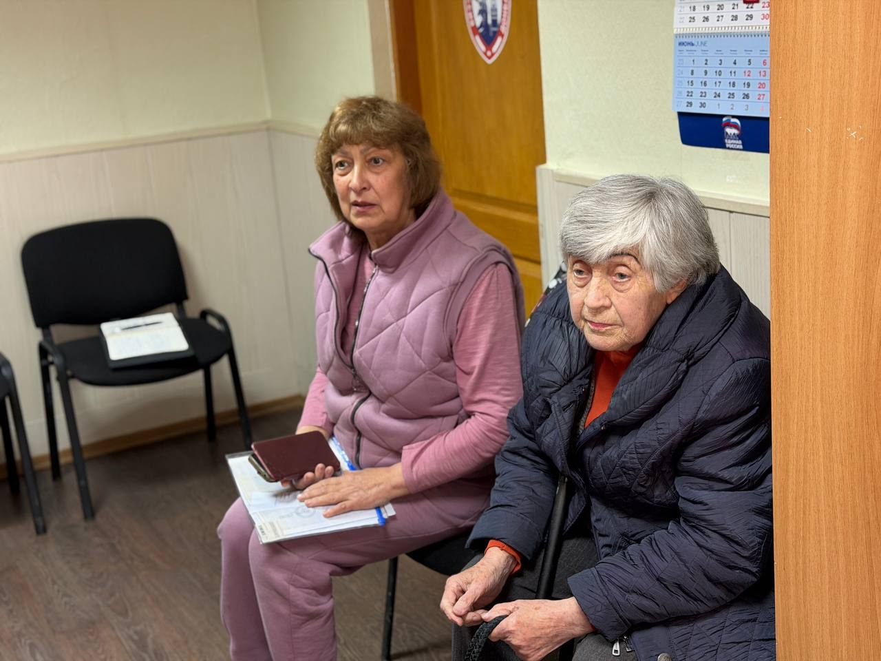 Приём граждан в общественной приёмной партии "Единая Россия" города Снежное Приём граждан в общественной приёмной партии "Единая Россия" города Снежное