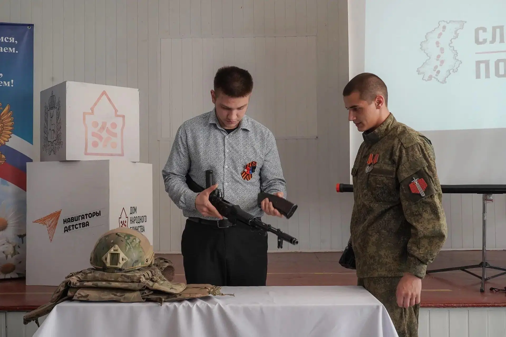 Фестиваль юных патриотов «Следами Победы» прошел в Харцызске при поддержке Нижегородской области Фестиваль юных патриотов «Следами Победы» прошел в Харцызске при поддержке Нижегородской области