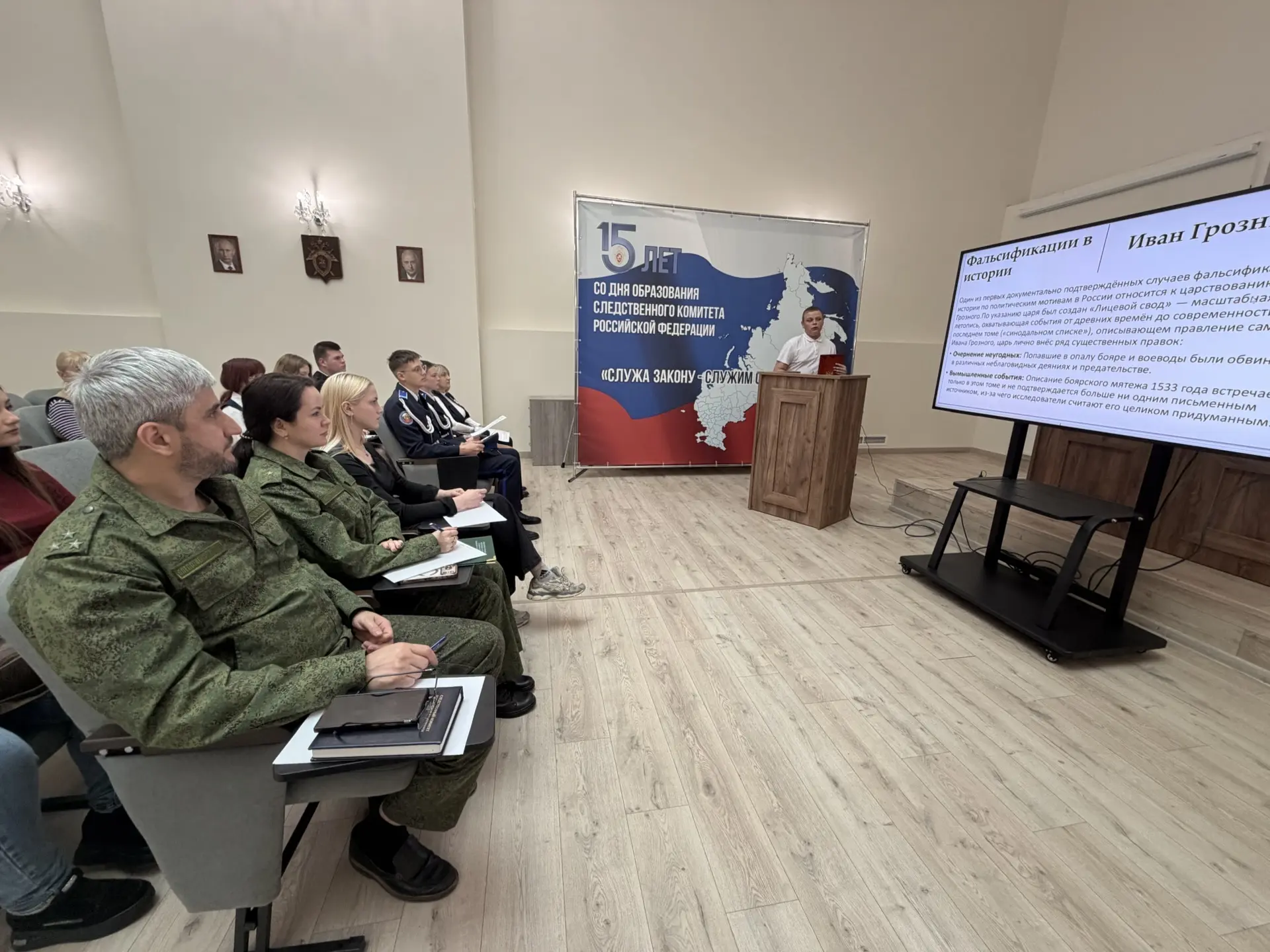 Сотрудники Следственного комитета России провели круглый стол для кадет по вопросам противодействия фальсификации истории Сотрудники Следственного комитета России провели круглый стол для кадет по вопросам противодействия фальсификации истории