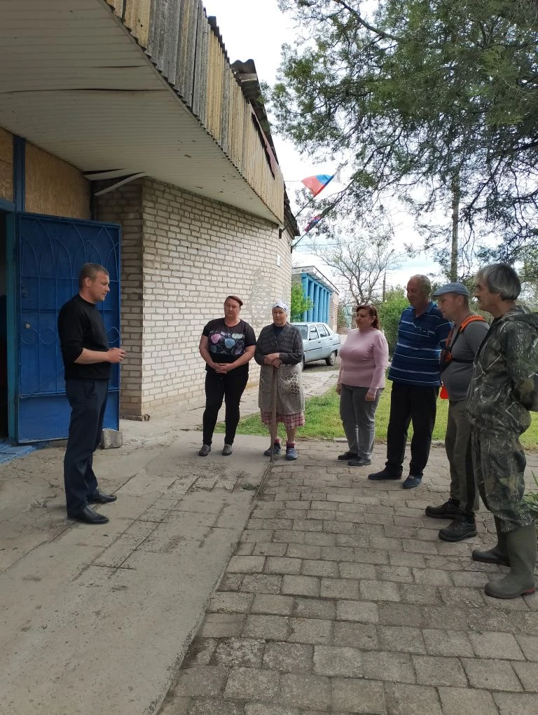 Депутат Мангушского муниципального совета, Александр Троян, провел встречу с жителями Стародубовки, ответив на их самые важные вопросы Депутат Мангушского муниципального совета, Александр Троян, провел встречу с жителями Стародубовки, ответив на их самые важные вопросы