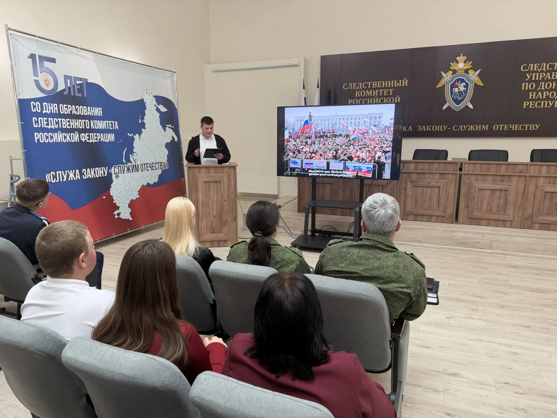 Сотрудники Следственного комитета России провели круглый стол для кадет по вопросам противодействия фальсификации истории Сотрудники Следственного комитета России провели круглый стол для кадет по вопросам противодействия фальсификации истории
