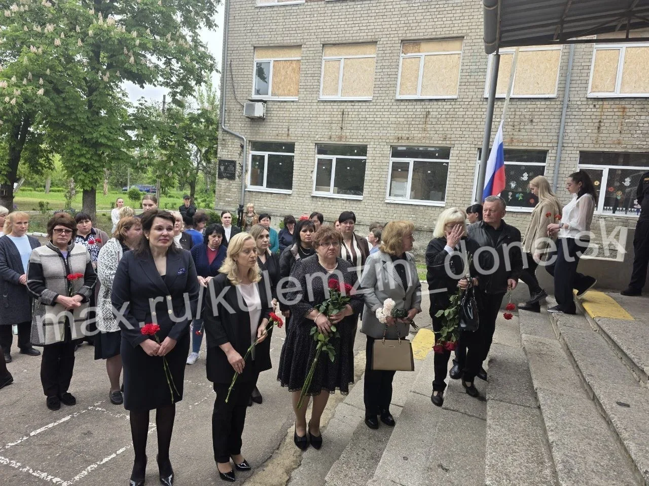 В Донецке открыли мемориальную доску в память о погибшей под обстрелом учительнице В Донецке открыли мемориальную доску в память о погибшей под обстрелом учительнице