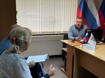 Приём граждан в общественной приёмной партии "Единая Россия" города Снежное
