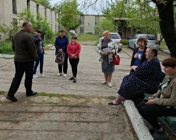 Начальник Кутейниковского территориального отдела Светлана Токарева провела встречу с жителями пос