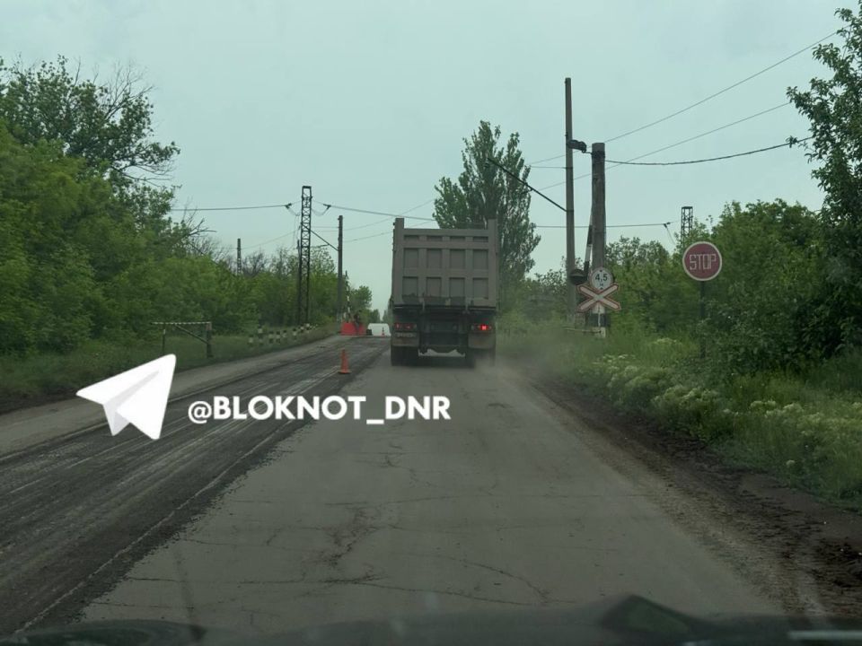 Строители приступили к капитальному ремонту дороги к Докучаевску Строители приступили к капитальному ремонту дороги к Докучаевску