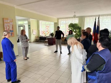 Заместитель главы администрации Амвросиевского муниципального округа Татьяна Разводова провела встречу с трудовым коллективом Белояровской школы