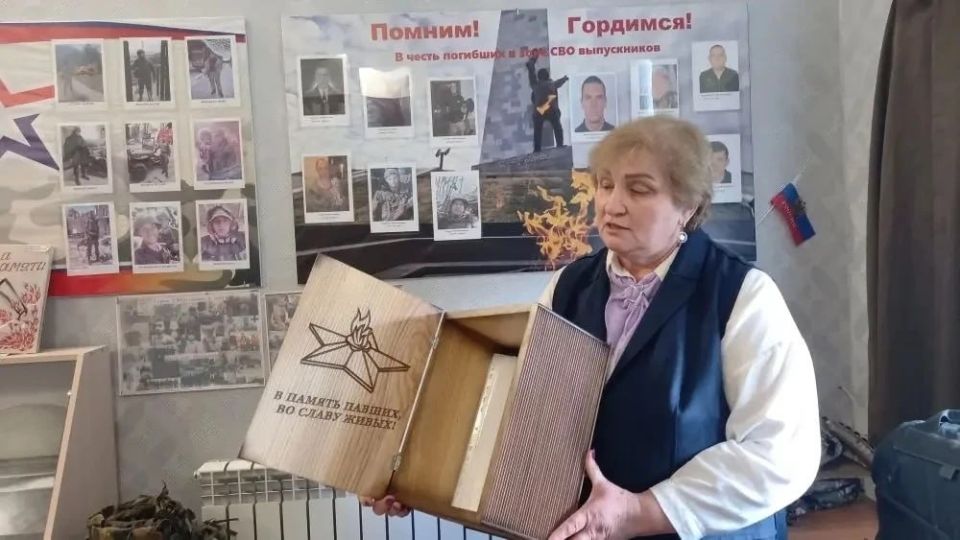 Ученики школ №2 и №6 Ясиноватского муниципального округа посетили школьный музей ГБОУ «Школа №4 Ясиноватского МО» — и это стало настоящим путешествием во времени! Встреча прошла при поддержке партийного проекта «Единой... Ученики школ №2 и №6 Ясиноватского муниципального округа посетили школьный музей ГБОУ «Школа №4 Ясиноватского МО» — и это стало настоящим путешествием во времени! Встреча прошла при поддержке партийного проекта «Единой...