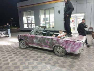 Необычный... кабриолет заметили в Донецке