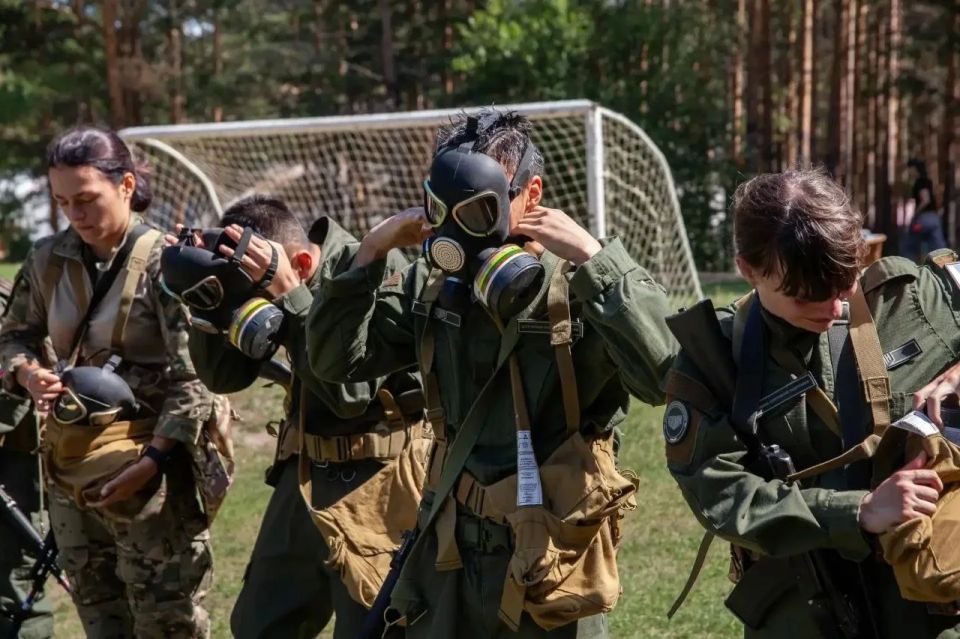 Центр «ВОИН» запускает этим летом 14 новых программ под названием «Время юных героев» Центр «ВОИН» запускает этим летом 14 новых программ под названием «Время юных героев»