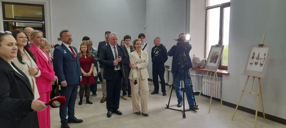 Сегодня, в Международный день музеев, в Год народного единства в краеведческом музее г. Мариуполя открылась новая выставка «Свидетели эпохи: народы Российской империи в деталях костюма» Сегодня, в Международный день музеев, в Год народного единства в краеведческом музее г. Мариуполя открылась новая выставка «Свидетели эпохи: народы Российской империи в деталях костюма»