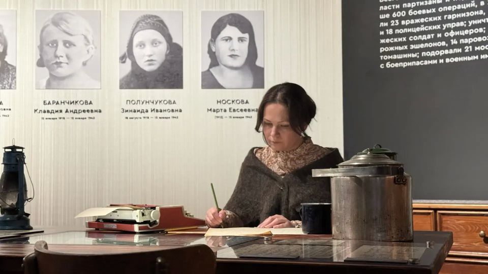 Ради жизни на земле. В музее Героев подполья Донецка состоялась театрализованная экскурсия «Ради жизни на земле» Ради жизни на земле. В музее Героев подполья Донецка состоялась театрализованная экскурсия «Ради жизни на земле»