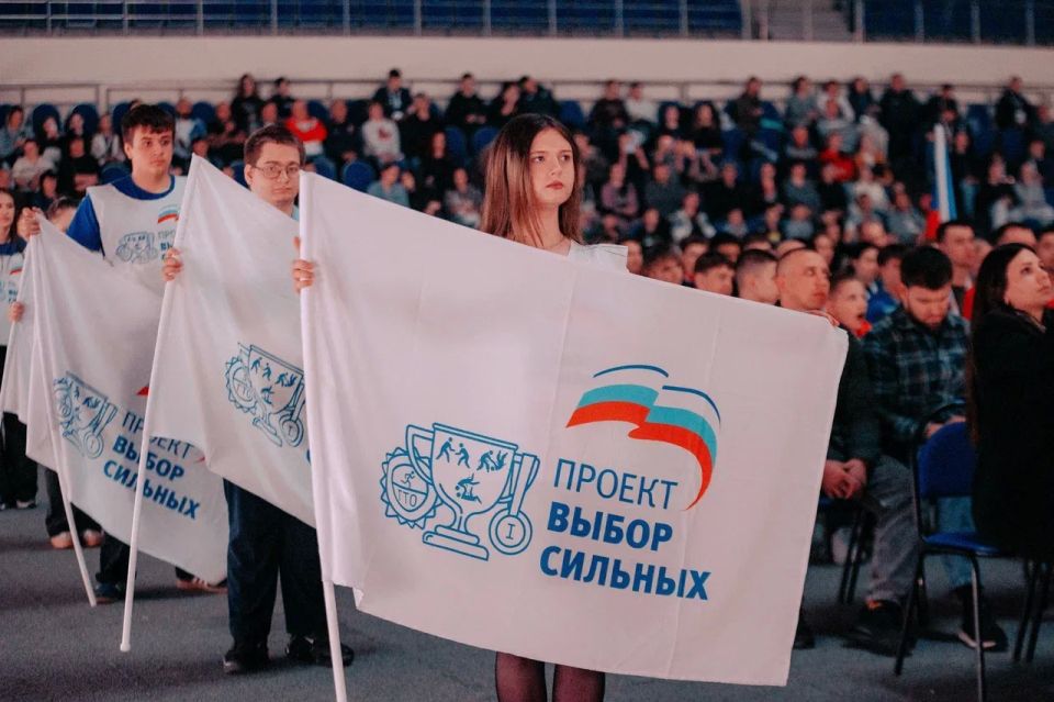Команда из ДНР принимает участие во Всероссийских соревнованиях «Игры сильных» в Курской области Команда из ДНР принимает участие во Всероссийских соревнованиях «Игры сильных» в Курской области