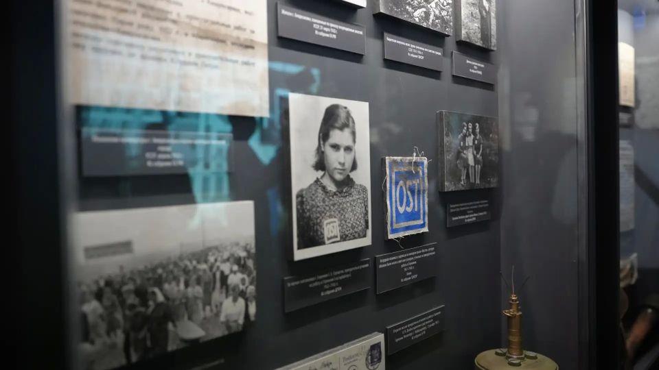 Ради жизни на земле. В музее Героев подполья Донецка состоялась театрализованная экскурсия «Ради жизни на земле» Ради жизни на земле. В музее Героев подполья Донецка состоялась театрализованная экскурсия «Ради жизни на земле»