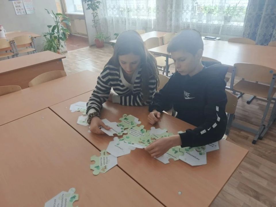 Новая неделя в ГБОУ "Луганская школа N 12 г.о. Дебальцево" стартовала по доброй традиции — с торжественной церемонии внесения Государственного флага Российской Федерации и исполнения гимна Новая неделя в ГБОУ "Луганская школа N 12 г.о. Дебальцево" стартовала по доброй традиции — с торжественной церемонии внесения Государственного флага Российской Федерации и исполнения гимна