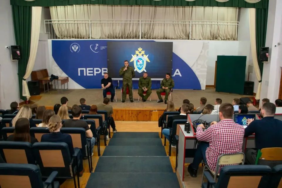Студенты познакомились с работой следователей, криминалистов и экспертов на круглом столе Студенты познакомились с работой следователей, криминалистов и экспертов на круглом столе