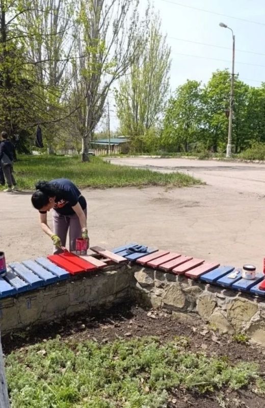 Партийцы Калининского района Горловки приняли участие в федеральной кампании Единой России «Маленькие добрые дела» Партийцы Калининского района Горловки приняли участие в федеральной кампании Единой России «Маленькие добрые дела»
