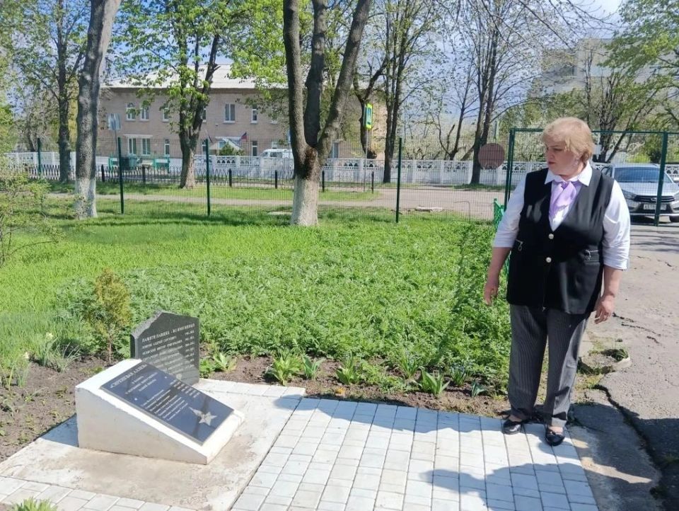 Ученики школ №2 и №6 Ясиноватского муниципального округа посетили школьный музей ГБОУ «Школа №4 Ясиноватского МО» — и это стало настоящим путешествием во времени! Встреча прошла при поддержке партийного проекта «Единой... Ученики школ №2 и №6 Ясиноватского муниципального округа посетили школьный музей ГБОУ «Школа №4 Ясиноватского МО» — и это стало настоящим путешествием во времени! Встреча прошла при поддержке партийного проекта «Единой...