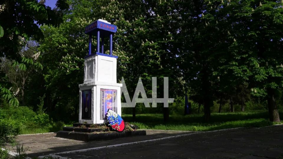 Шахтёры в бессмертии. В сквере шахты «Лидиевка» в Донецке стоит необычный памятник Шахтёры в бессмертии. В сквере шахты «Лидиевка» в Донецке стоит необычный памятник