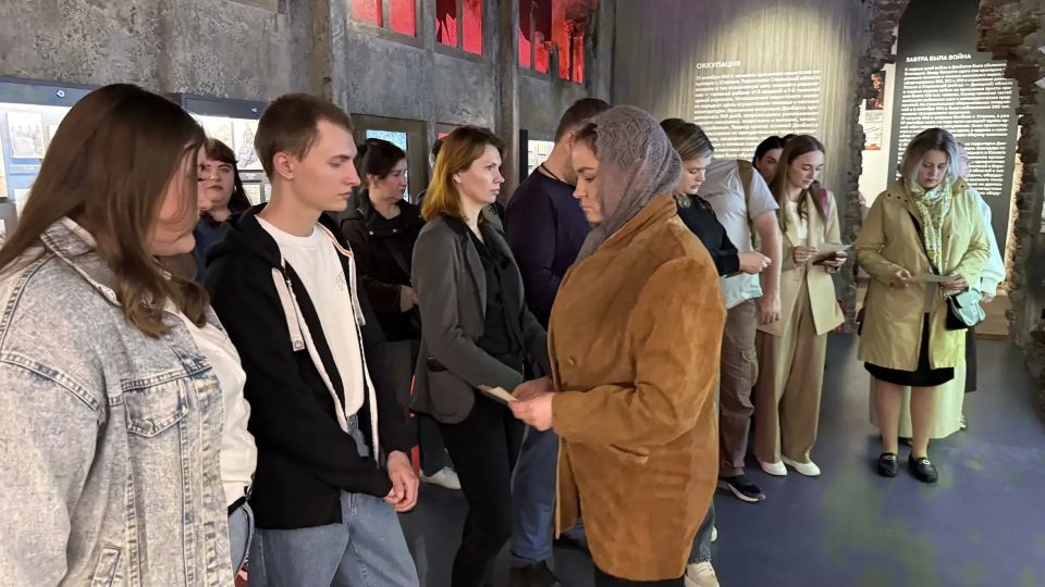 Ради жизни на земле. В музее Героев подполья Донецка состоялась театрализованная экскурсия «Ради жизни на земле» Ради жизни на земле. В музее Героев подполья Донецка состоялась театрализованная экскурсия «Ради жизни на земле»