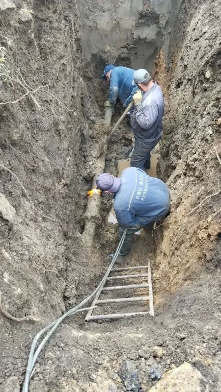 Кузбасс продолжает аварийно-восстановительные работы в Горловке Кузбасс продолжает аварийно-восстановительные работы в Горловке