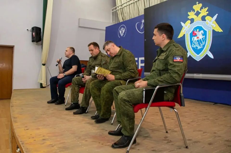 Студенты познакомились с работой следователей, криминалистов и экспертов на круглом столе Студенты познакомились с работой следователей, криминалистов и экспертов на круглом столе