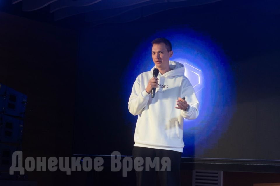 Без блюра и права на забвение: в ДНР презентовали игру о волонтере в осажденном Мариуполе Без блюра и права на забвение: в ДНР презентовали игру о волонтере в осажденном Мариуполе