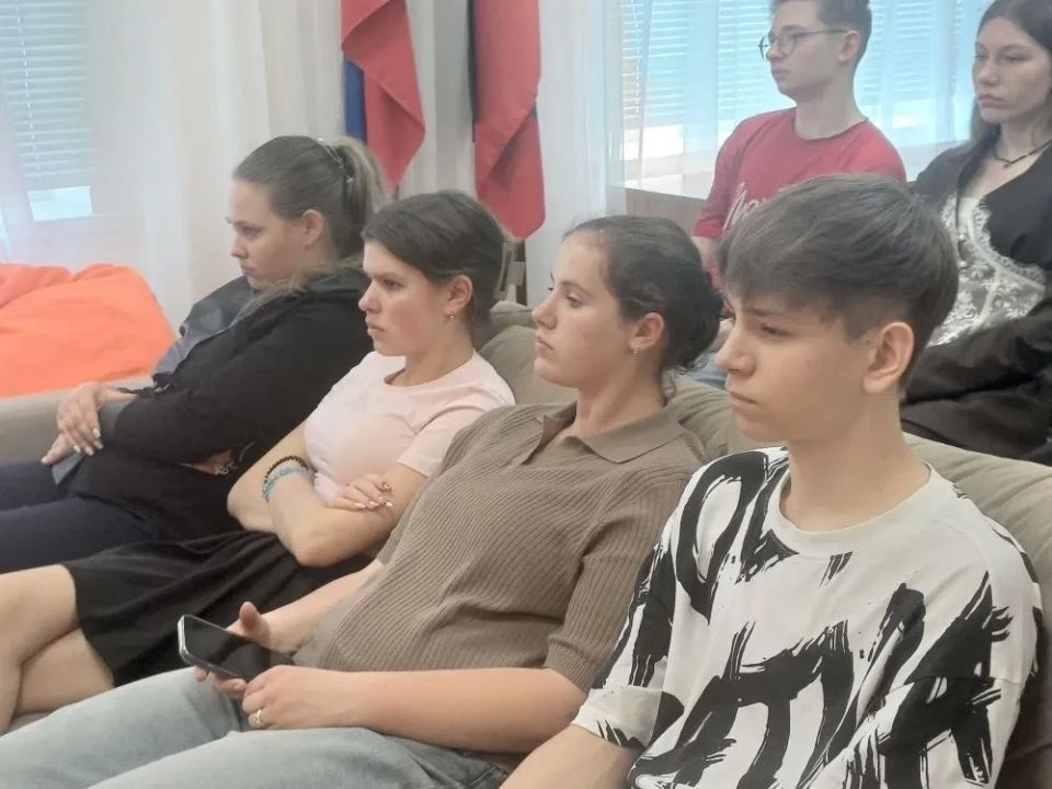 В Молодёжном центре им. Марии Пироговой состоялась встреча с молодёжью, посвящённая вопросам волонтёрства и активного участия в жизни города В Молодёжном центре им. Марии Пироговой состоялась встреча с молодёжью, посвящённая вопросам волонтёрства и активного участия в жизни города