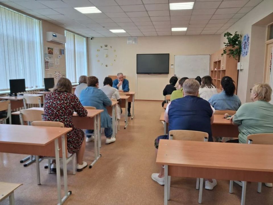 Председатель муниципального совета Александр Алексеевич Шульга провел встречу с коллективом Детского Дома «Росток»