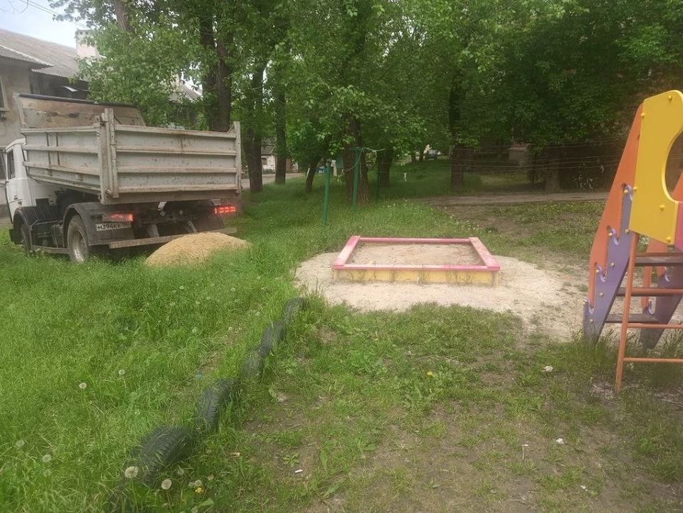 Маленькие добрые дела. К депутату Докучаевского городского совета Донецкой Народной Республики (первого созыва) от фракции Единой России Виктору Баркалову поступили обращения от жителей домов по улице Лихолетова Маленькие добрые дела. К депутату Докучаевского городского совета Донецкой Народной Республики (первого созыва) от фракции Единой России Виктору Баркалову поступили обращения от жителей домов по улице Лихолетова