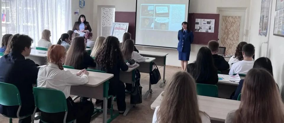 Классный час «Измена Родине — тягчайшее преступление» Классный час «Измена Родине — тягчайшее преступление»
