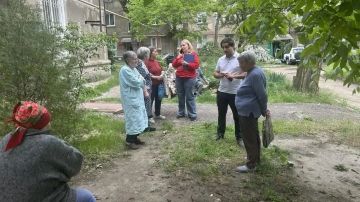 Заместитель главы администрации Шахтерского муниципального округа провел встречу с жителями Ждановки